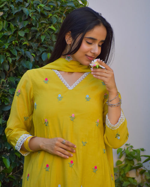 Abeer Embroidered Chanderi Kurta Set With Dupatta